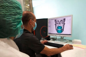 تماس با پزشک جراح فک در زمان بروز نشانه های شدید و پر ریسک