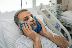 نحوه قرار دادن کمپرس سرد بعد از عمل بینی در دوران بهبودی